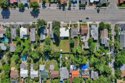 Beach House-fenced Yard/pet Friendly Free Parking