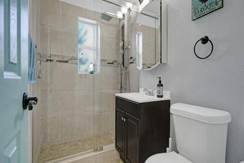Beach House-fenced Yard/pet Friendly Free Parking