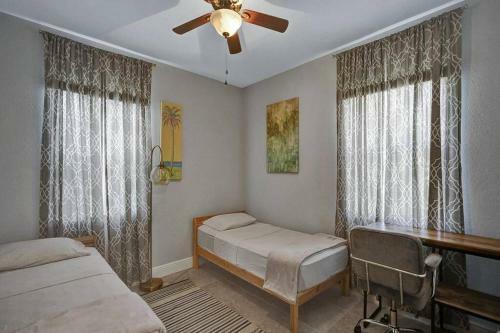 Beach House-fenced Yard/pet Friendly Free Parking