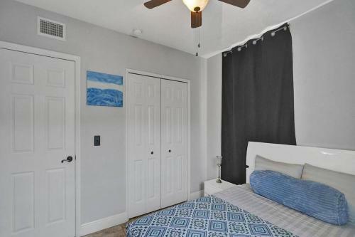Beach House-fenced Yard/pet Friendly Free Parking