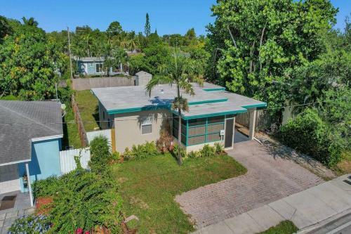 Beach House-fenced Yard/pet Friendly Free Parking