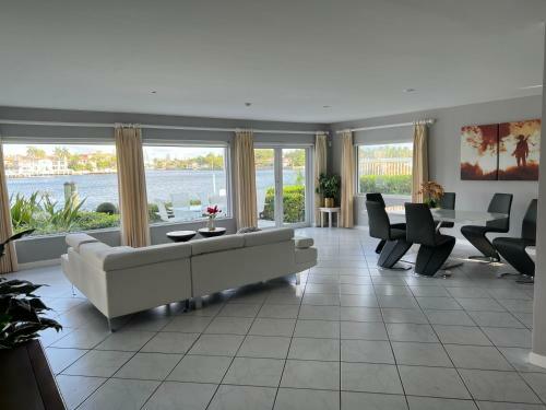 Apartamento Waterfront 4br 3b,intercoastal,pool,5 Min Walk 2 Beach