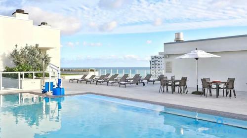 Posada 5 Beachfront Resort Infinity Edge Swimming Pool Hot Tub