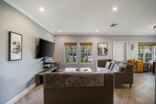 Coral Way - Brickell Area 3br House With Backyard