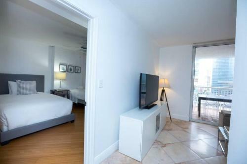 Amazing 2 Bedroom Apartment/ Free Parking Brickell
