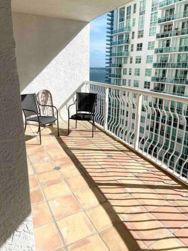 Amazing 2 Bedroom Apartment/ Free Parking Brickell