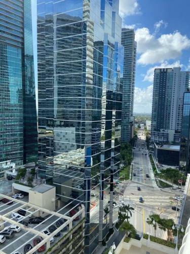 Amazing 2 Bedroom Apartment/ Free Parking Brickell