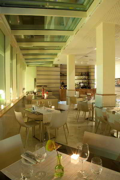 Breaking Business Hotel