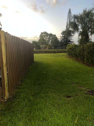 Peaceful Modern King Bed Lakefront Villa 2/2 Free Wifi