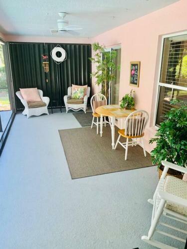 *coastal Beautiful Pool Home All To Yourself! *