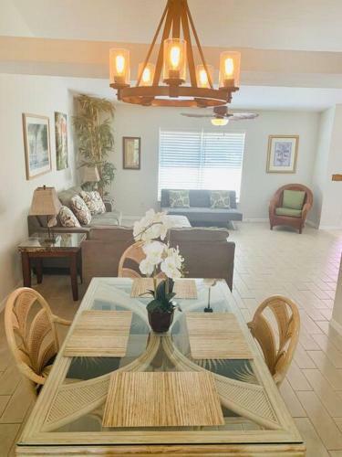 *coastal Beautiful Pool Home All To Yourself! *