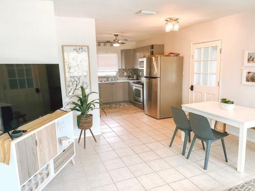 Venice Island - Dog Friendly - Walk To Beach - Work Ready