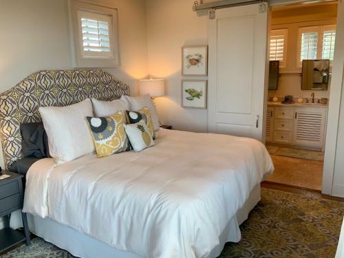 Whitebird 30a