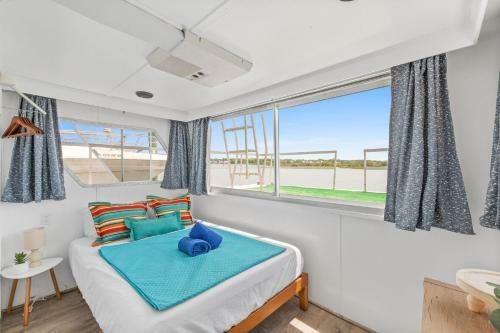River View Houseboat