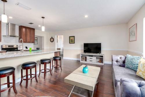 Beautiful Completely Remodeled Home Minutes To Downtown