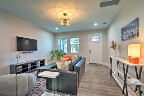 Contemporary Tampa Abode With Fully Fenced Yard