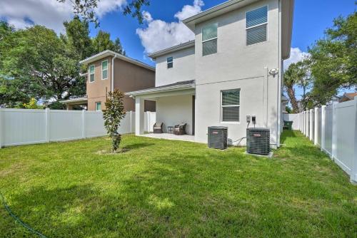 Contemporary Tampa Abode With Fully Fenced Yard