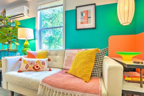 Eclectic Tampa Home Less Than 4 Mi To Busch Gardens!
