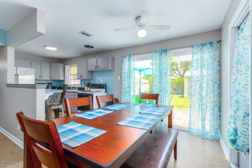 Charming Cozy Cottage In South Tampa