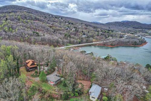 Fernleaf Cottage Forest Retreat With Mtn Views!