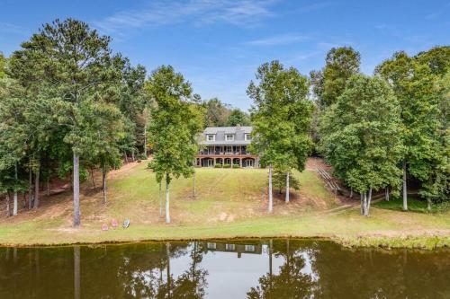 Private Lake Oasis