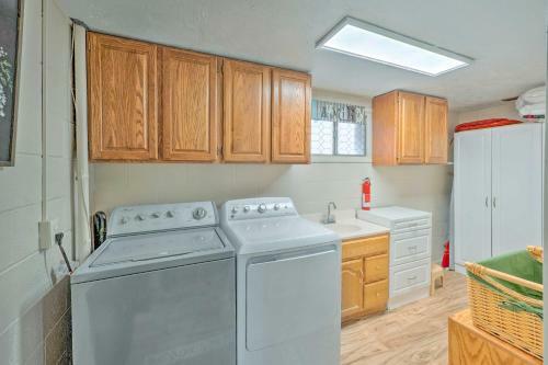 Caldwell House With Grill About 1 Mi To Downtown!