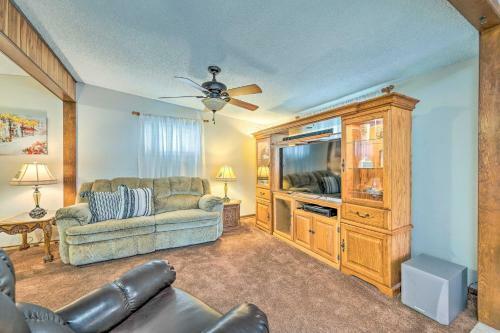 Caldwell House With Grill About 1 Mi To Downtown!