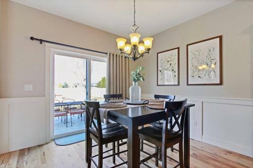 Sun Filled 3 Bedroom Meridian Home