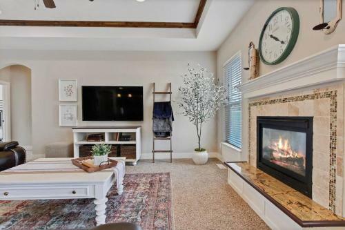 Sun Filled 3 Bedroom Meridian Home