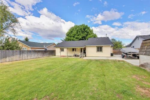 A La Mode Homestyle 3 Bedroom Centered In Meridian, Id