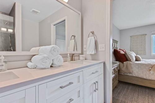 A La Mode Homestyle 3 Bedroom Centered In Meridian, Id