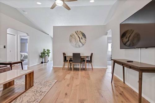 A La Mode Homestyle 3 Bedroom Centered In Meridian, Id
