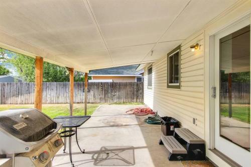A La Mode Homestyle 3 Bedroom Centered In Meridian, Id