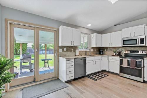 A La Mode Homestyle 3 Bedroom Centered In Meridian, Id