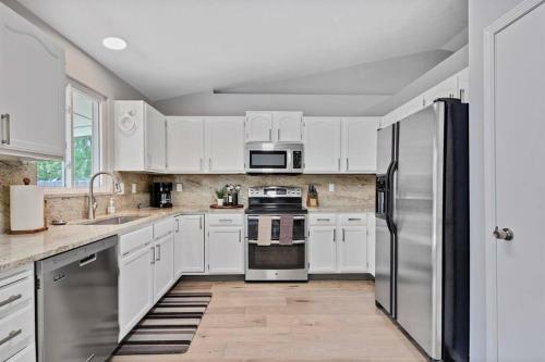 A La Mode Homestyle 3 Bedroom Centered In Meridian, Id