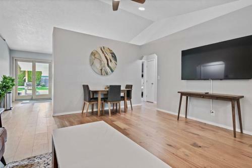 A La Mode Homestyle 3 Bedroom Centered In Meridian, Id