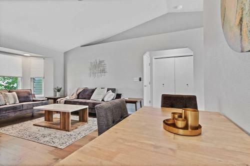 A La Mode Homestyle 3 Bedroom Centered In Meridian, Id