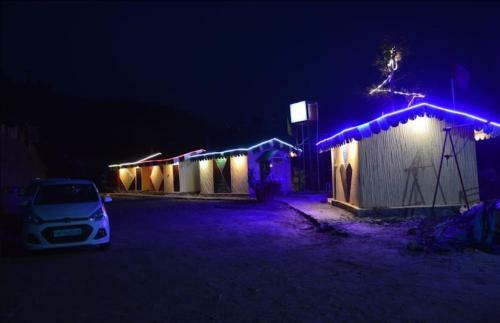 Hostal Highway Bamboo Huts