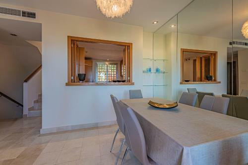 Elegant 4br Apartment In Rivera, Mijas, Pool, Wifi