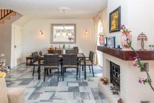 Charming 3br Townhouse W/ Terrace & Swimming Pool