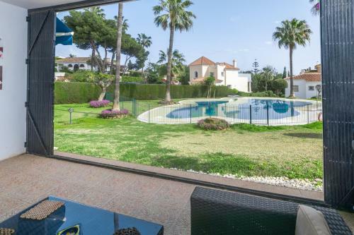 Charming 3br Townhouse W/ Terrace & Swimming Pool