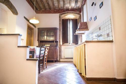 Hostal Castel D?arno Guest House