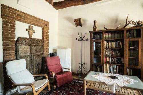 Hostal Castel D?arno Guest House