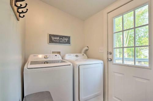 Breezy Coloma Getaway Grill, 1 Mi To Beaches