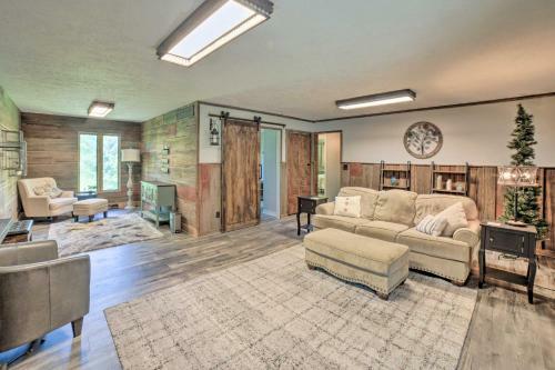 Picturesque Three Oaks Home About 4 Mi To Lake!