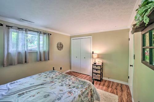 Picturesque Three Oaks Home About 4 Mi To Lake!