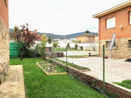Entire Cottage With Swimming Pool And Bbq
