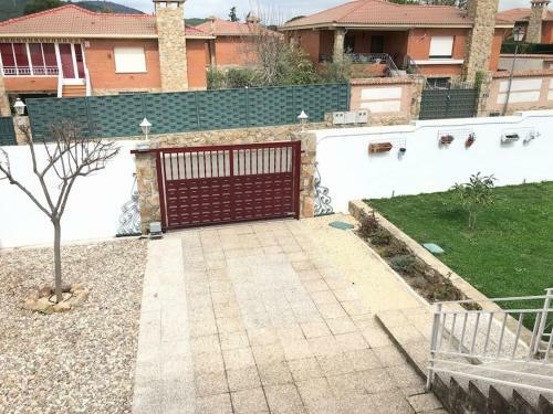 Entire Cottage With Swimming Pool And Bbq