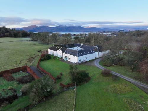 Steading Cottage - 50m From The Beach