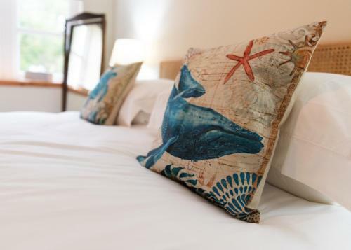 Steading Cottage - 50m From The Beach